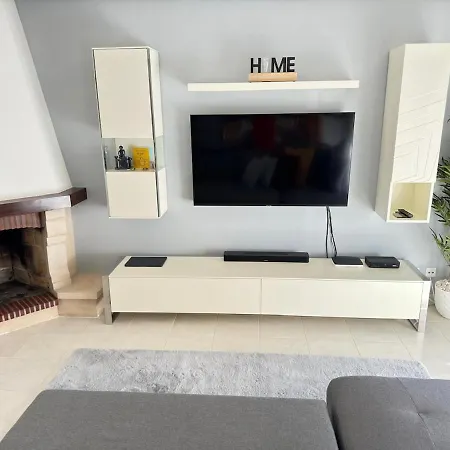 Modern House - Bbq - 4 Beds לייריה